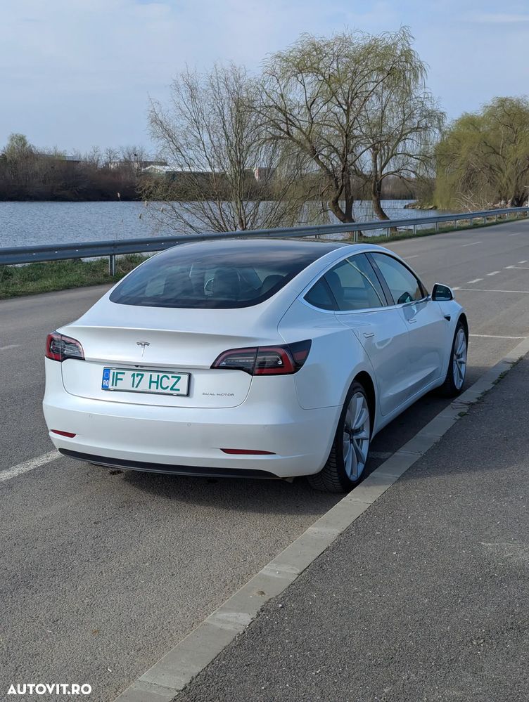 Tesla Model 3 - 8