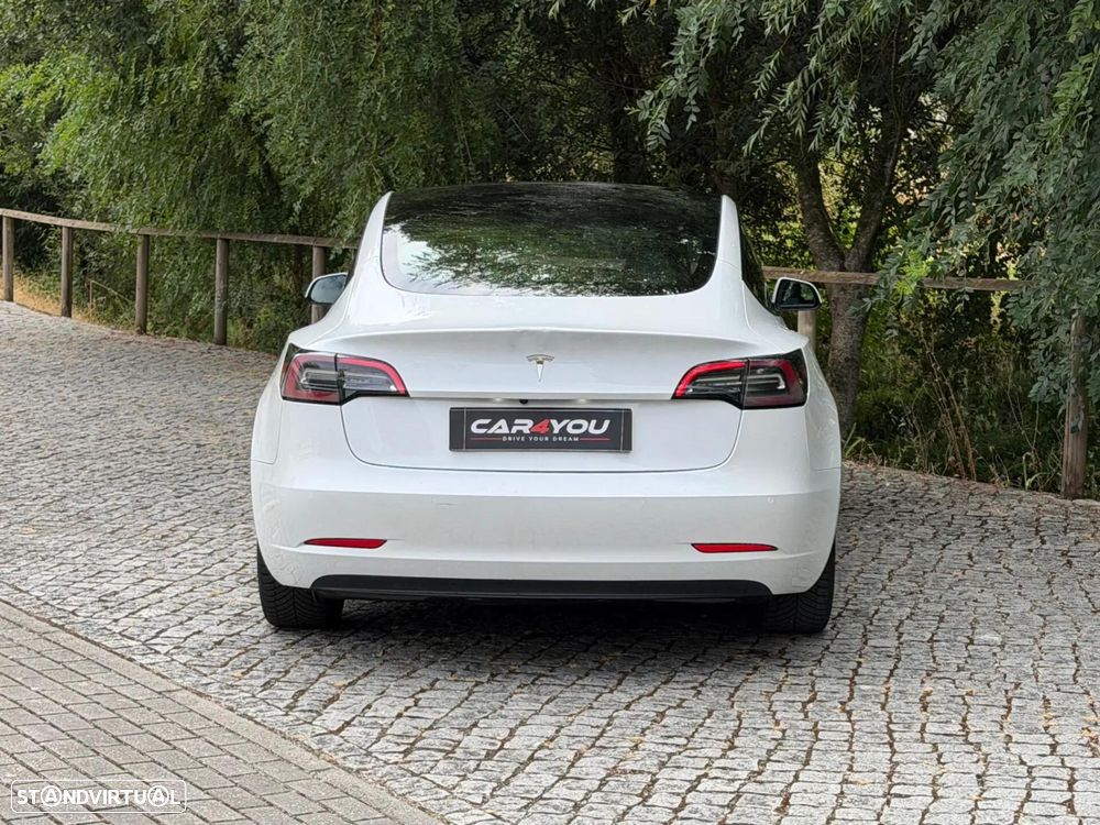 Tesla Model 3 Standard Range Plus RWD — fotografia 11