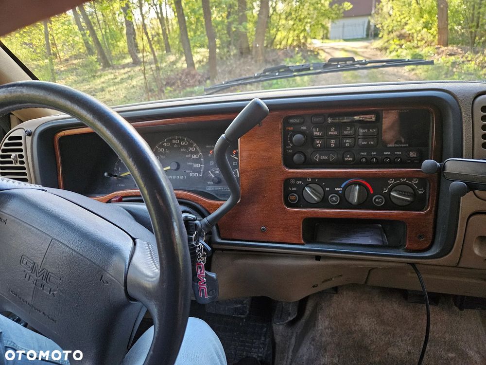 Chevrolet Suburban - 8