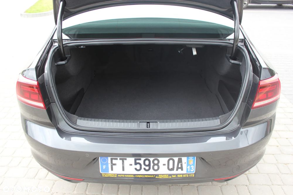 Volkswagen Passat 2.0 TDI SCR DSG Comfortline - 11