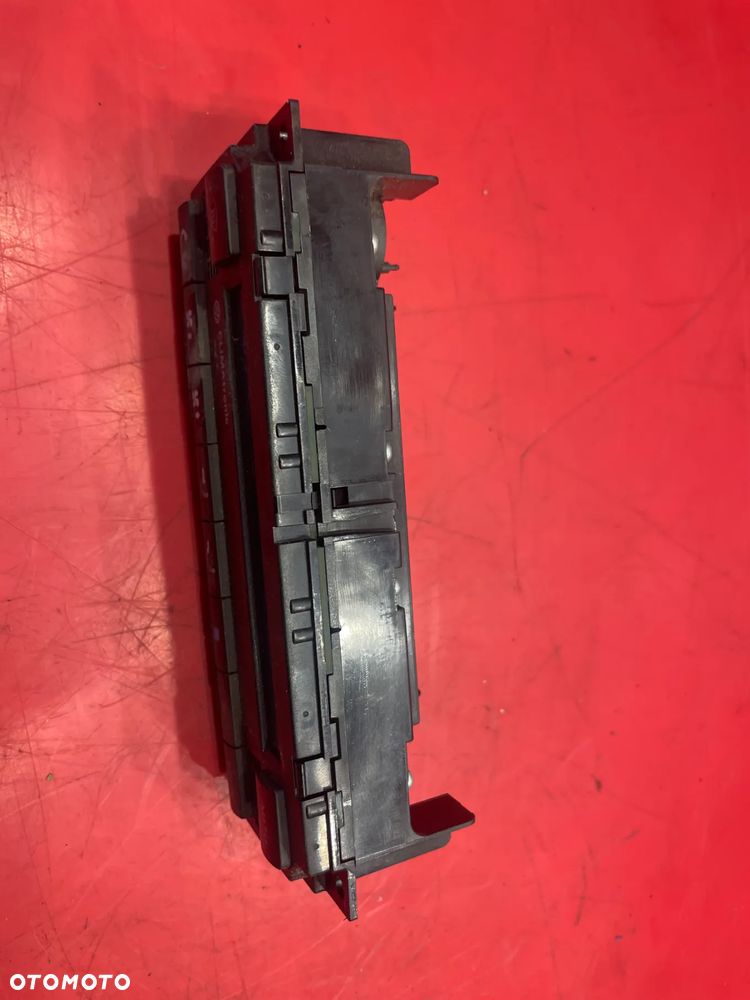 PANEL KLIMATYZACJI GOLF IV - 2