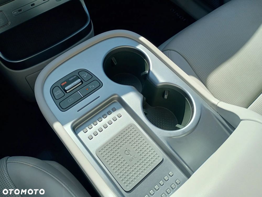 Hyundai IONIQ 9 110kWh Calligraphy AWD - 16