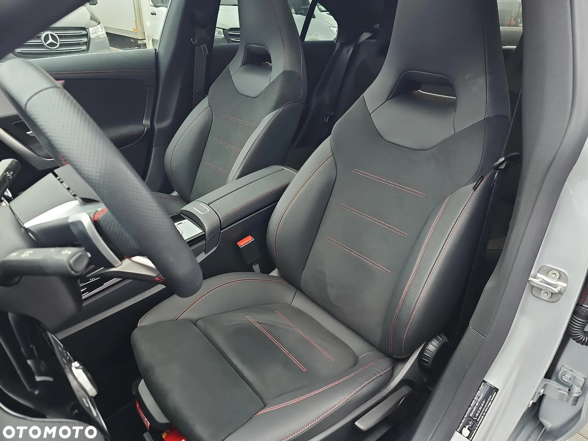 Mercedes-Benz CLA 200 7G-DCT AMG Line - 10