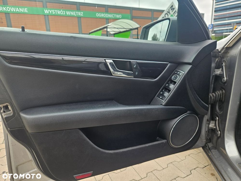 Mercedes-Benz Klasa C 220 CDI BlueEff 4-Matic Avantgarde - 13