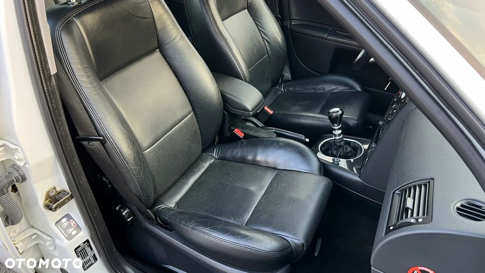 Ford Mondeo 2.5 V6 Ghia - 8