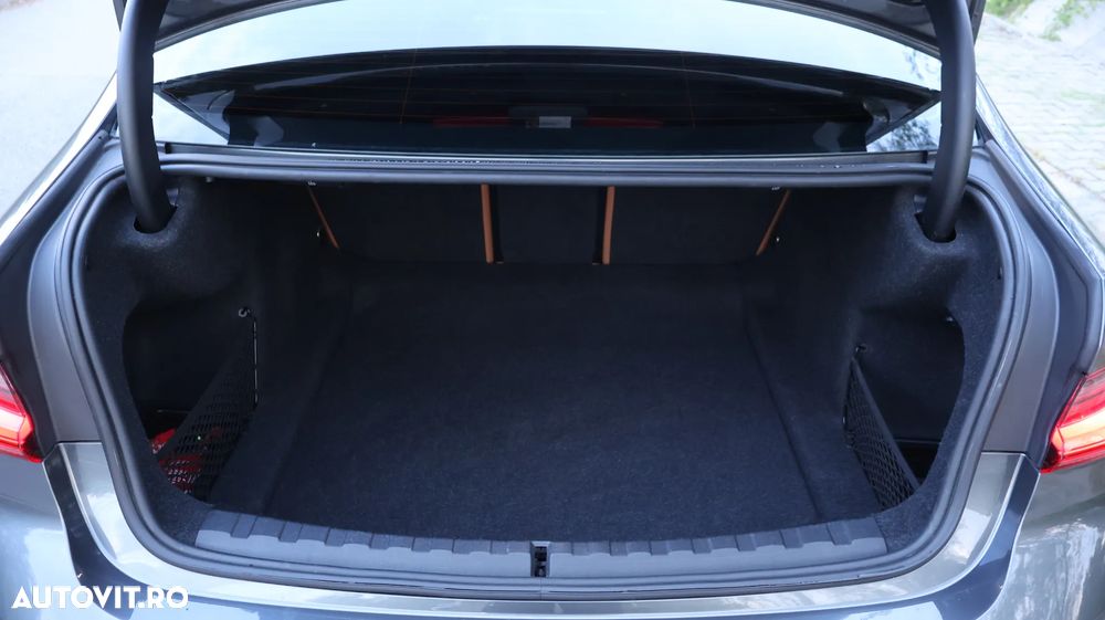 BMW Seria 3 320d Aut. Sport Line - 39