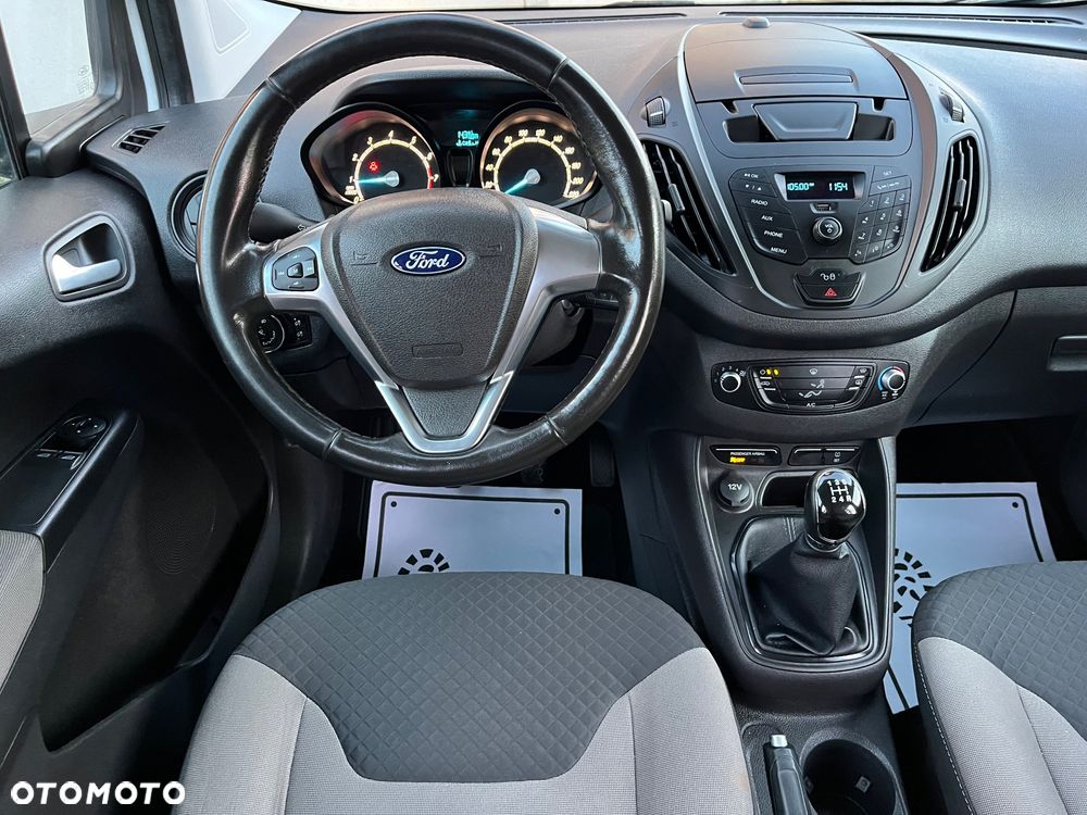 Ford Transit Courier - 26