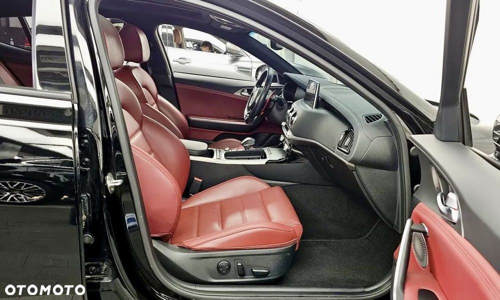 Kia Stinger - 12