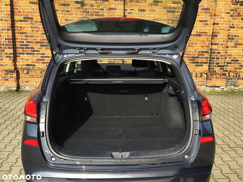 Hyundai i30 1.6 D Classic + DCT - 19