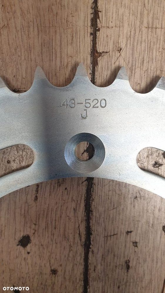 Zębatka napędowa tył Suzuki DR350 RGV250  64511-22D11 - 3