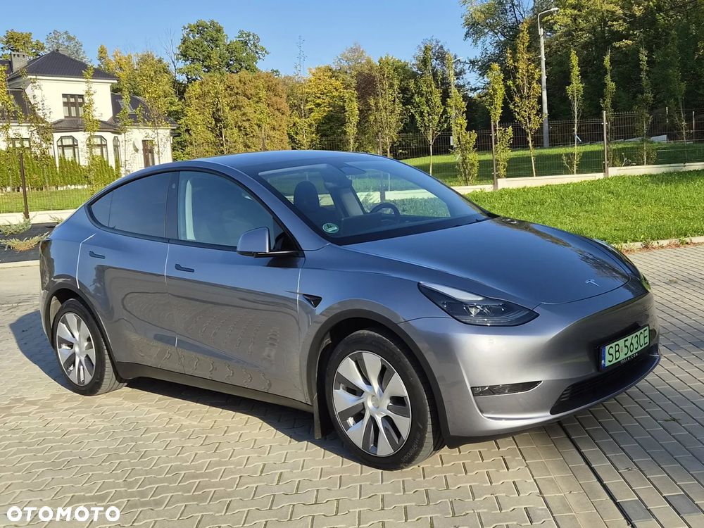 Tesla Model Y Long Range AWD - 2