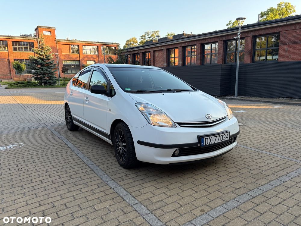 Toyota Prius (Hybrid) Sol - 3