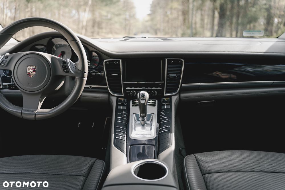Porsche Panamera 4S - 11