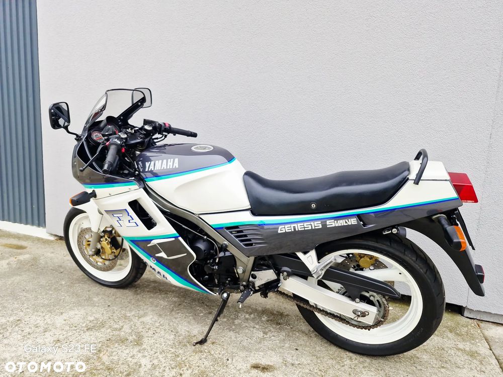 Yamaha FZ - 16
