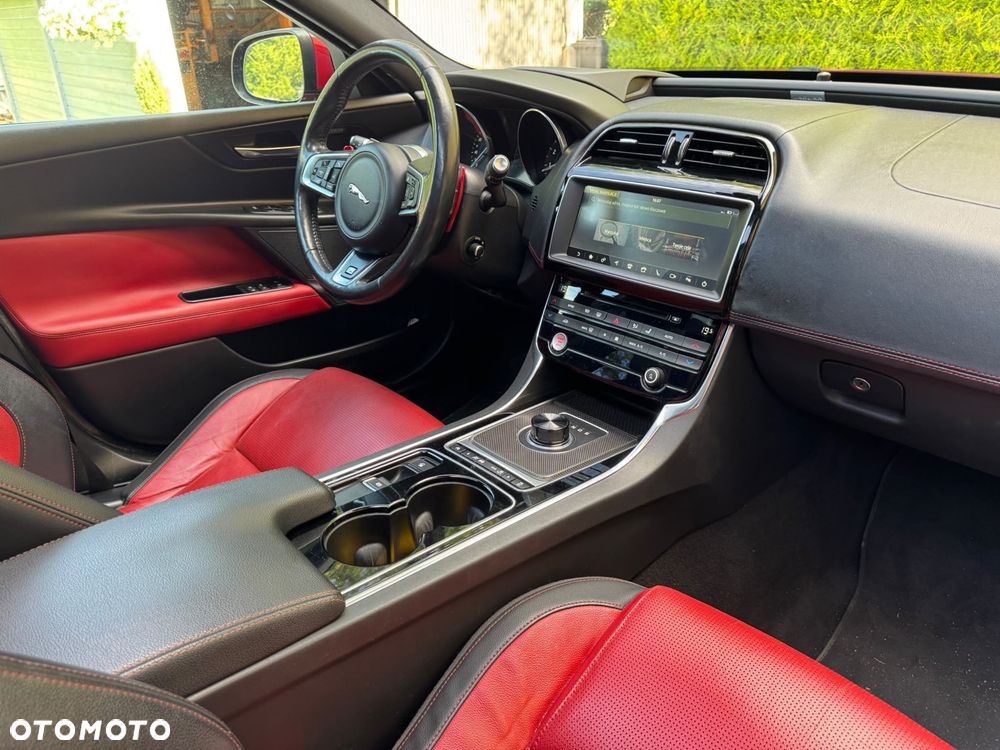 Jaguar XE - 8