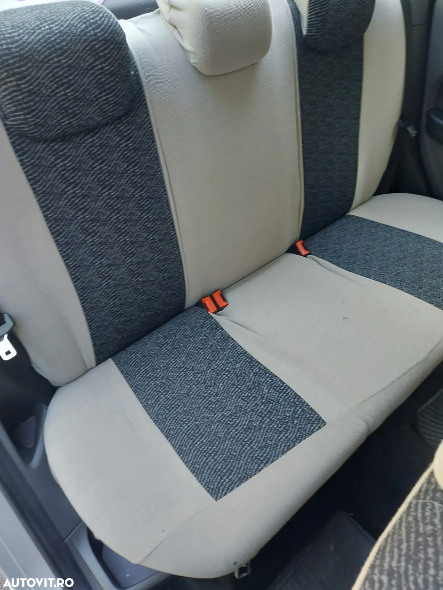 Ford Focus 1.6i Trend - 9