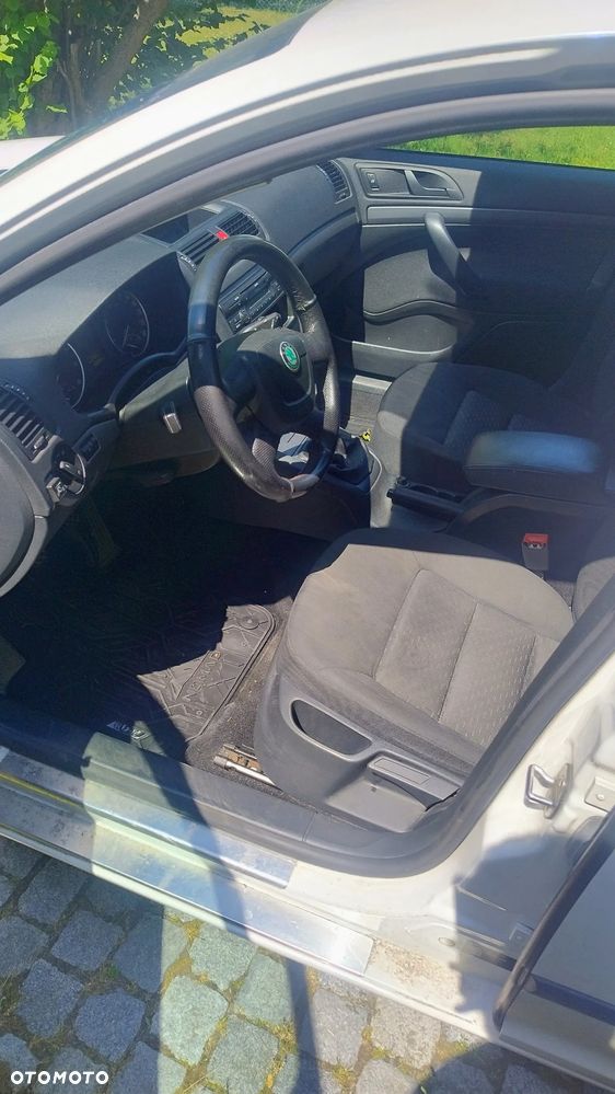 Skoda Octavia 1.6 Tour - 4