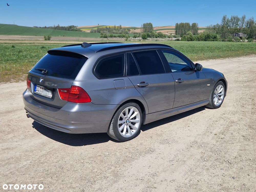 BMW Seria 3 318i - 4