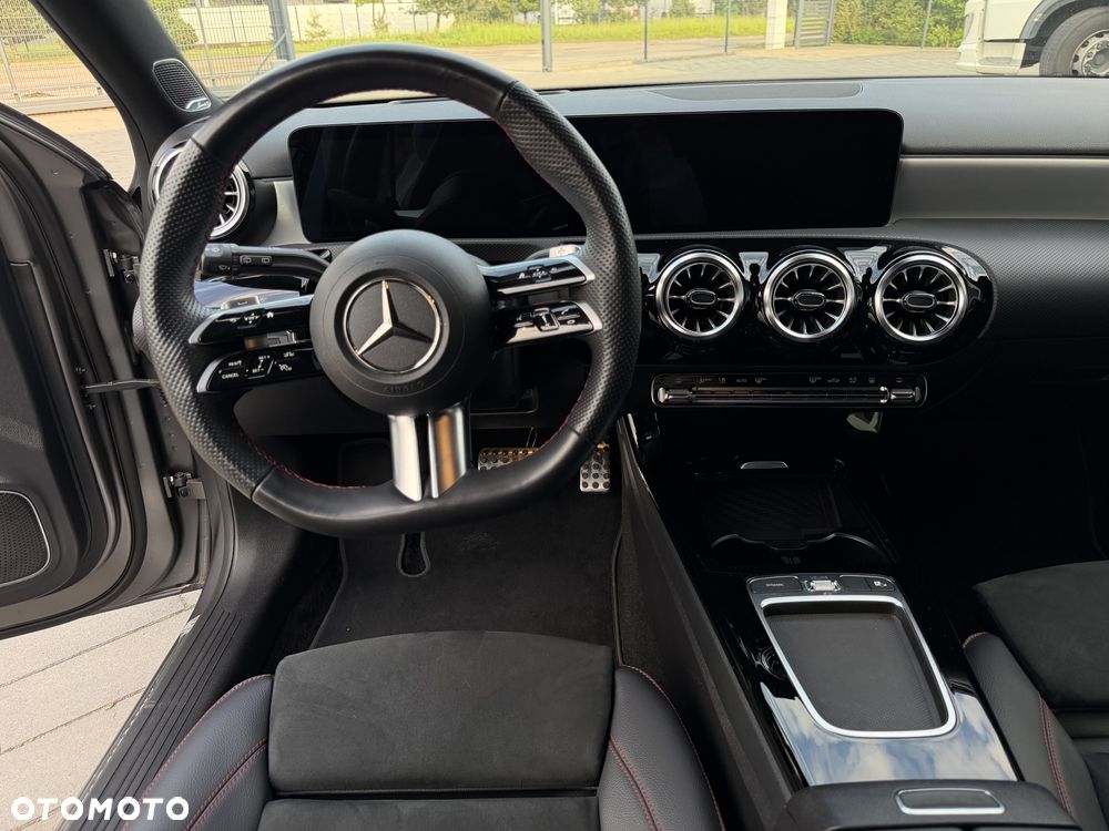 Mercedes-Benz Klasa A 250 e PHEV AMG Line 8G-DCT - 5