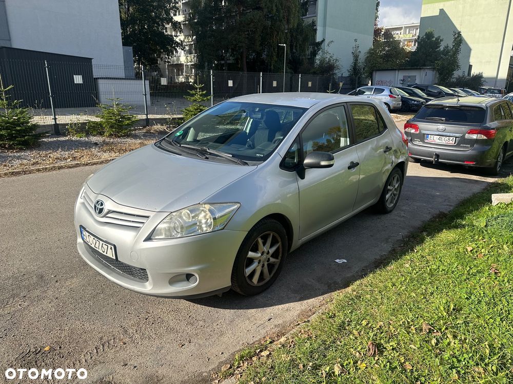 Toyota Auris 2011 photo 2