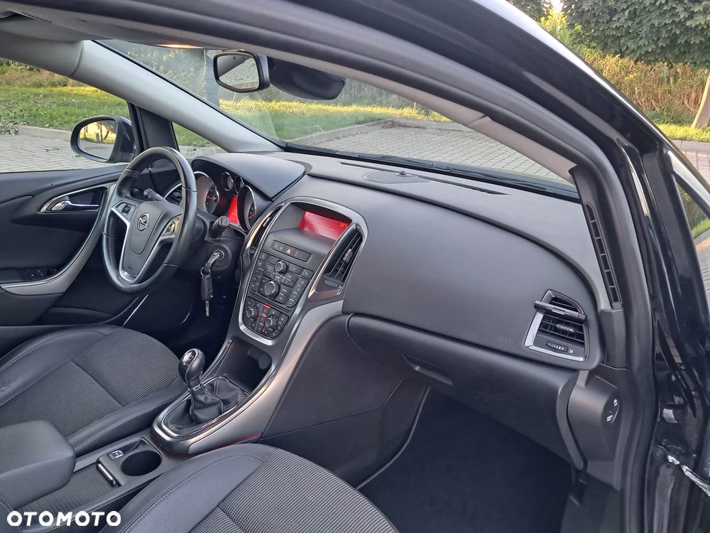 Opel Astra 1.4 Turbo 150 Jahre - 14