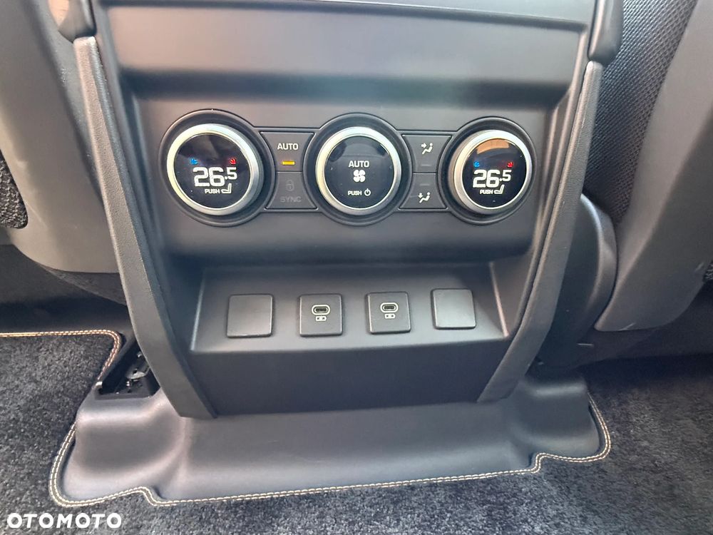 Land Rover Defender 3.0 D300 mHEV X - 12