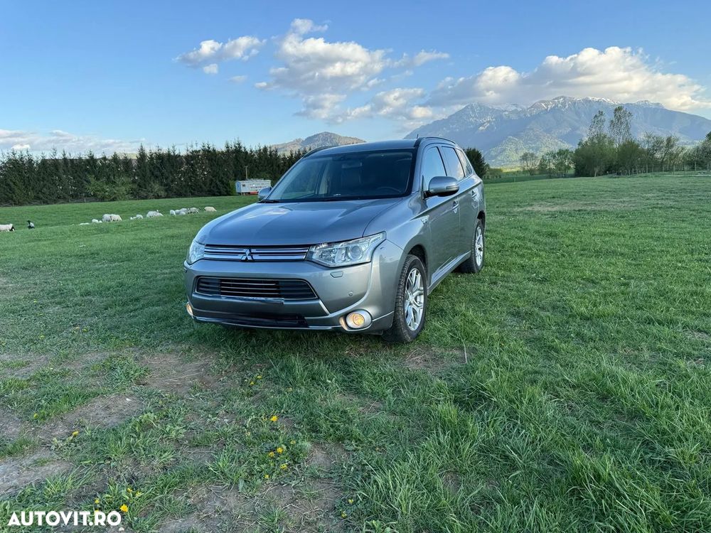 Mitsubishi Outlander 2.0 4WD Plug-In Hybrid - 1