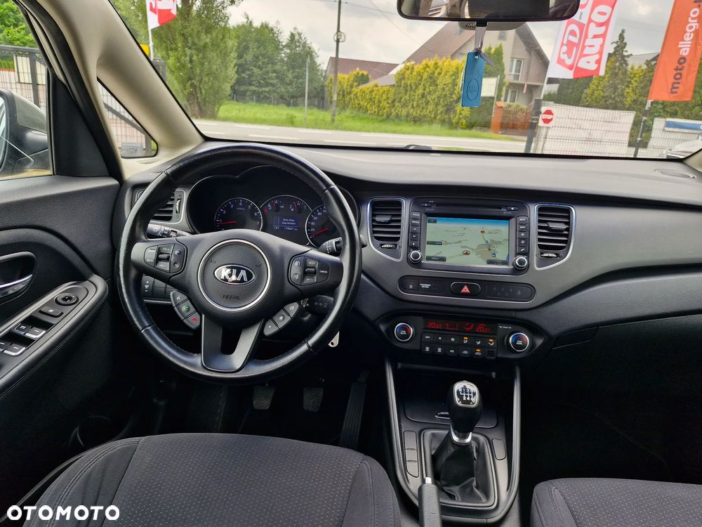 Kia Carens - 8