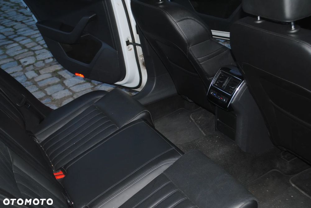 Skoda Superb 2.0 TDI 4x4 L&K DSG - 10