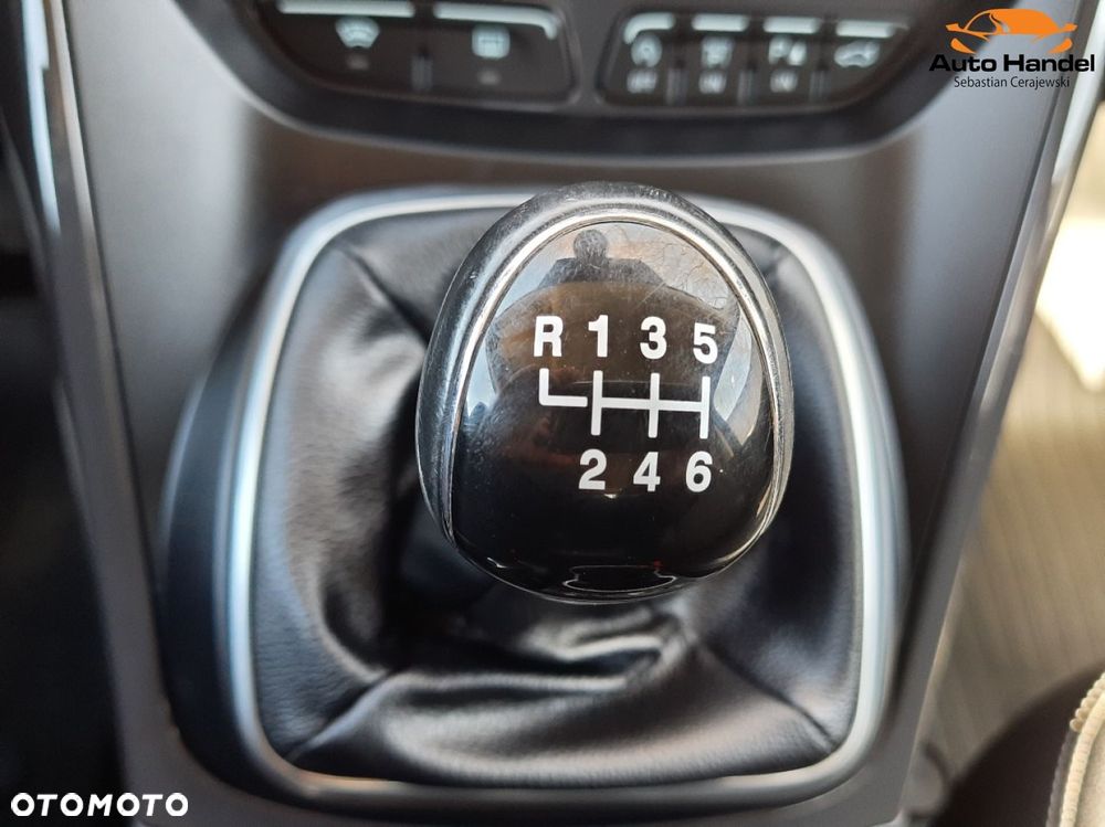 Ford Kuga 1.5 EcoBoost 2x4 Titanium - 38