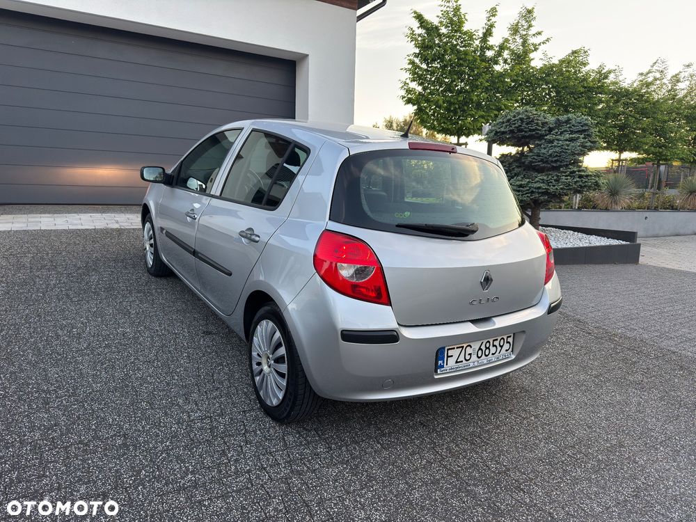 Renault Clio 1.2 16V All Inclusive - 2