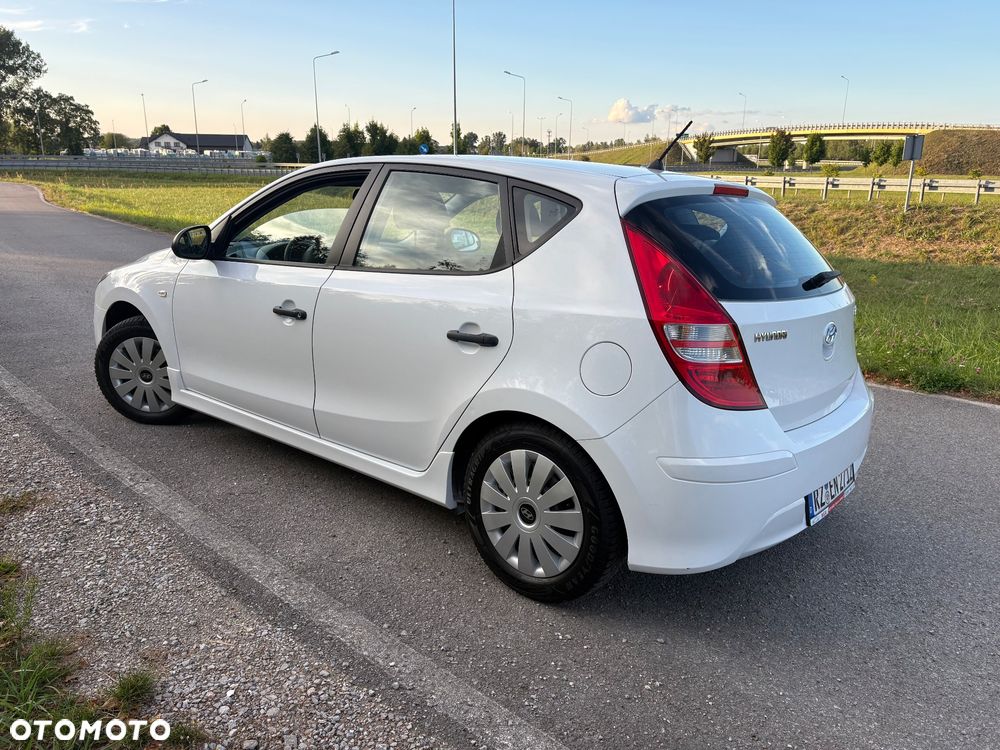 Hyundai i30 1.4 Base + - 14