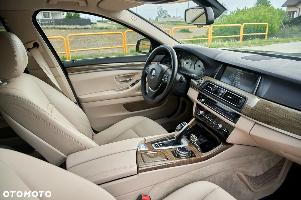 BMW Seria 5 525d xDrive Modern Line - 32