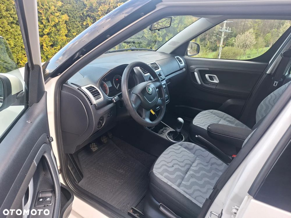 Skoda Roomster 1.4 16V Style PLUS EDITION - 10