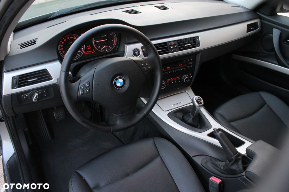BMW Seria 3 318d DPF Edition Exclusive - 20