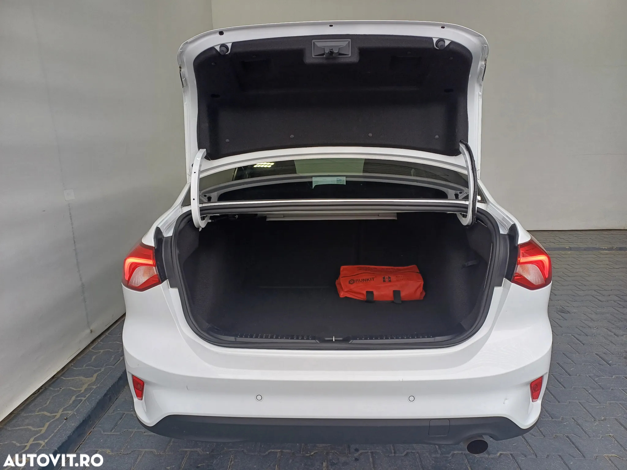 Ford Focus 1.0 EcoBoost Titanium Business - 32