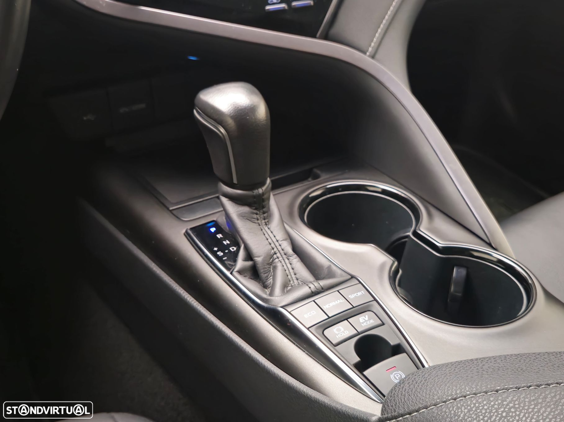 Toyota Camry - 25