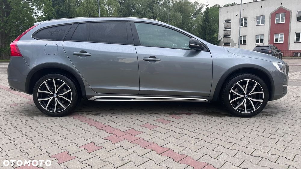Volvo V60 Cross Country - 8