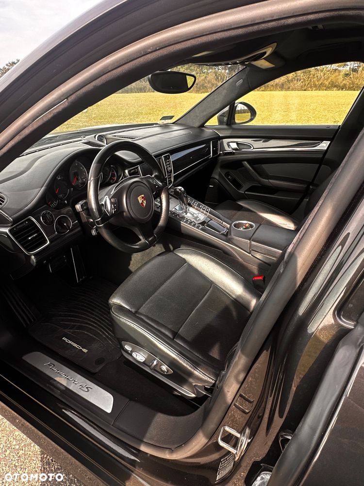Porsche Panamera 4S - 13