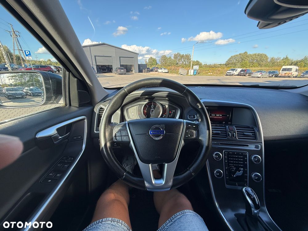 Volvo XC 60 D3 Drive-E Momentum - 24