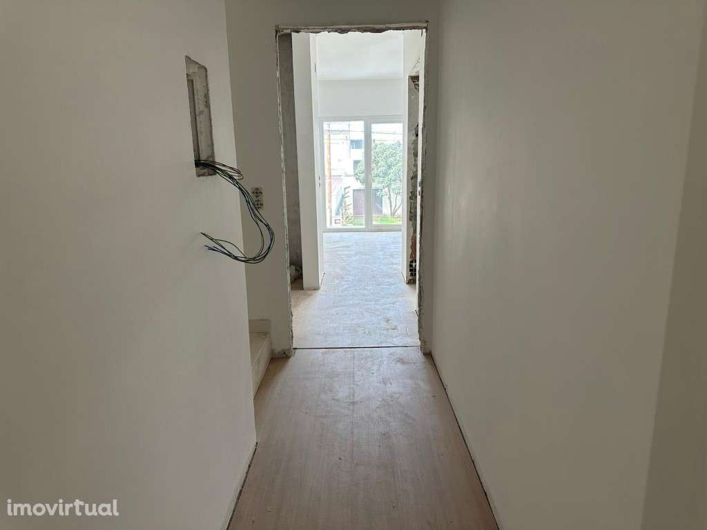 Moradia Geminada em Fernão Ferro, Redondos - Grande imagem: 3/21