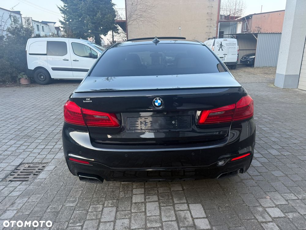 BMW Seria 5 M550i xDrive - 15