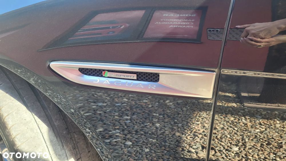 Jaguar XF 20d Portfolio - 17