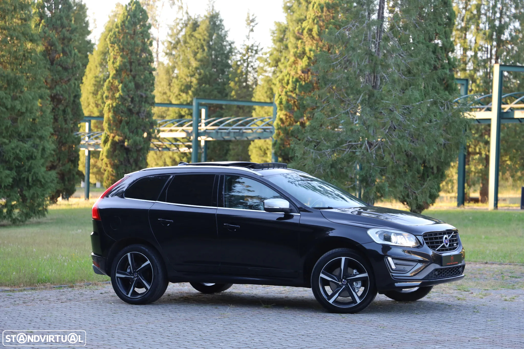 Volvo XC 60 2.0 D4 R-Design Geartronic - 38