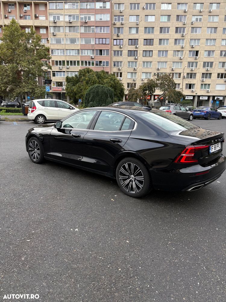 Volvo S60 B4 MHEV AT Plus Dark - 2