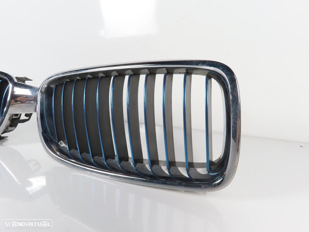 Grelha Para-choques Cromada Frente Usado / Original BMW 3 (F30, F80) 51137475967... - 3