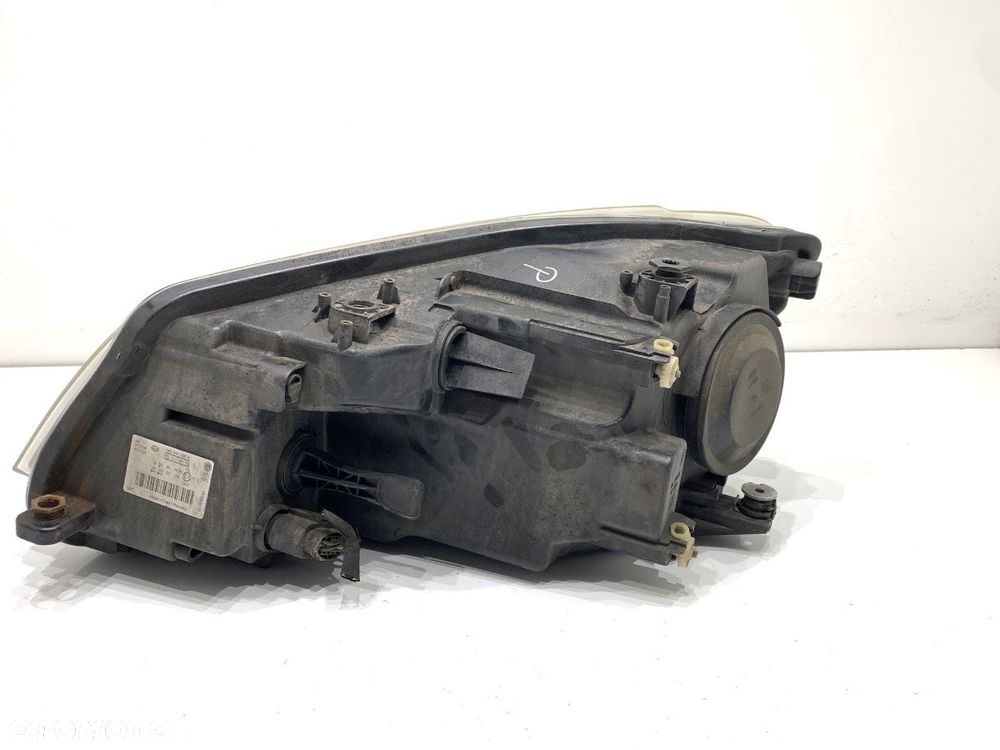 REFLEKTOR PRAWY PRZÓD  VW CADDY III Nadwozie pełne/minivan (2KA, 2KH, 2CA, 2CH) 2004 - 2015 1.6 - 2