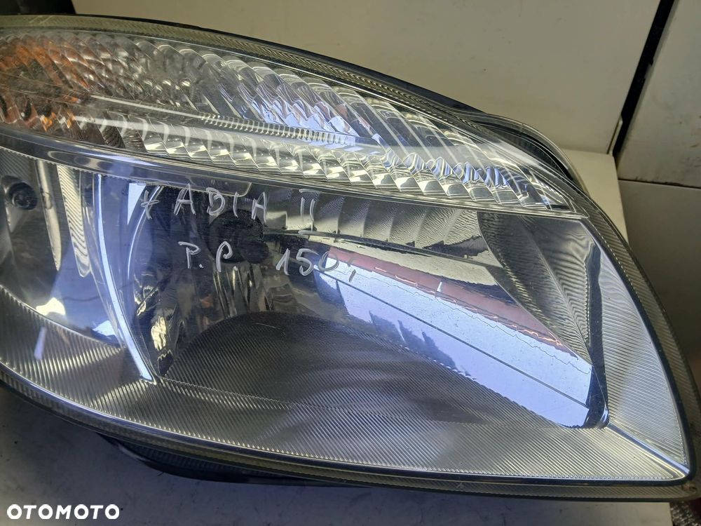 Skoda Fabia II Lampa przednia prawa - 4