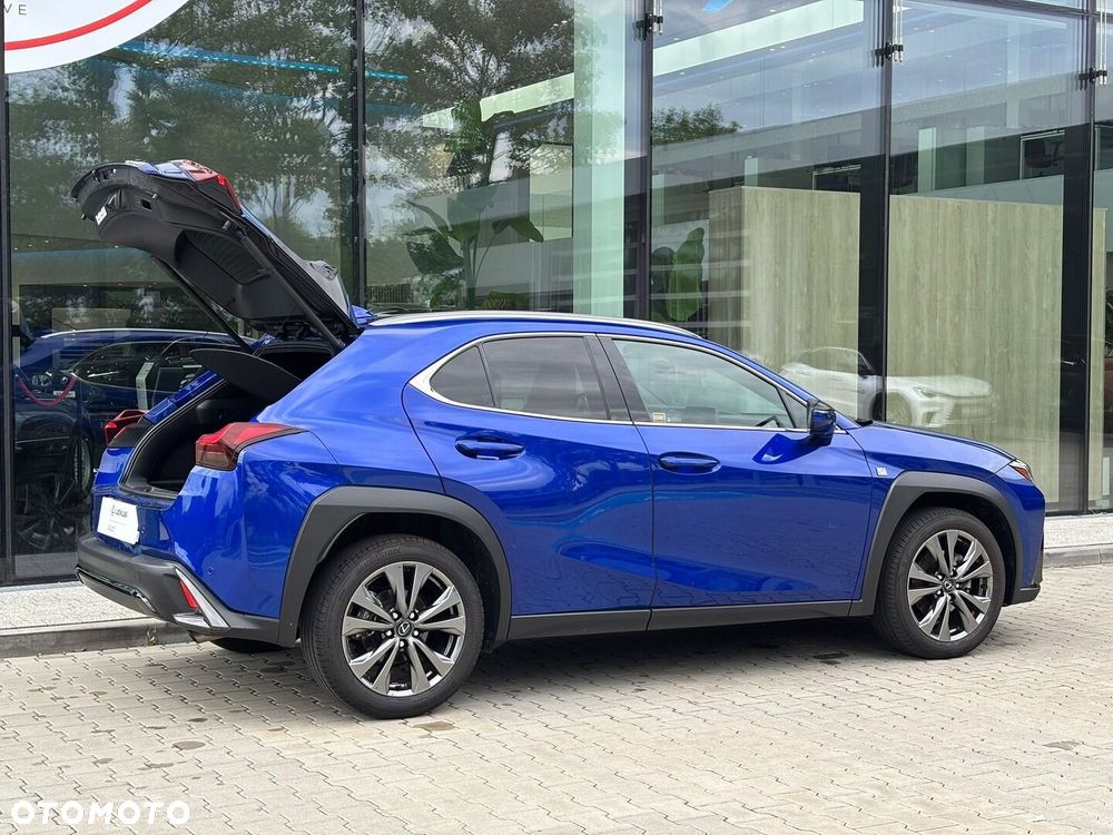 Lexus UX 300h F Sport Design - 34