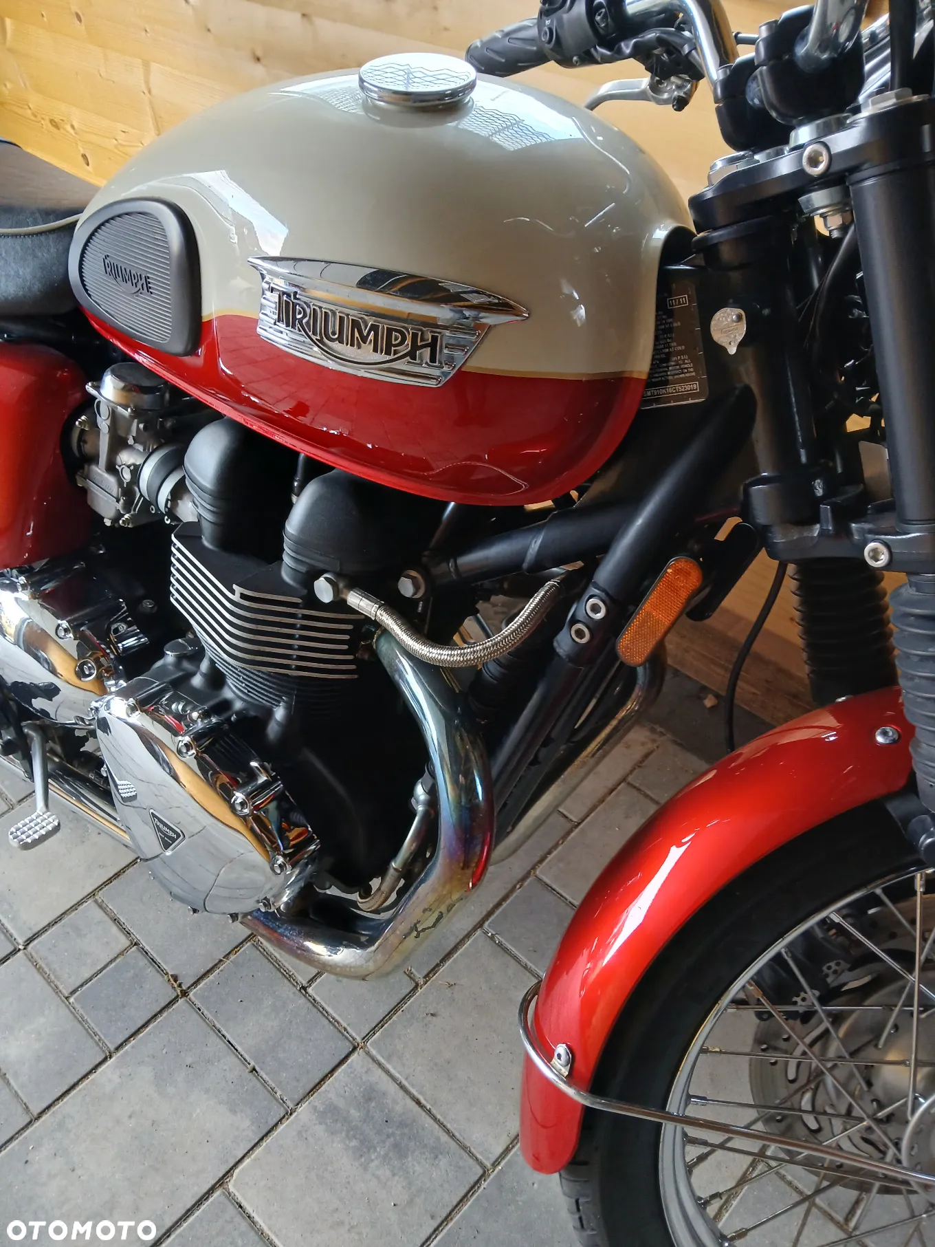 Triumph Bonneville - 6
